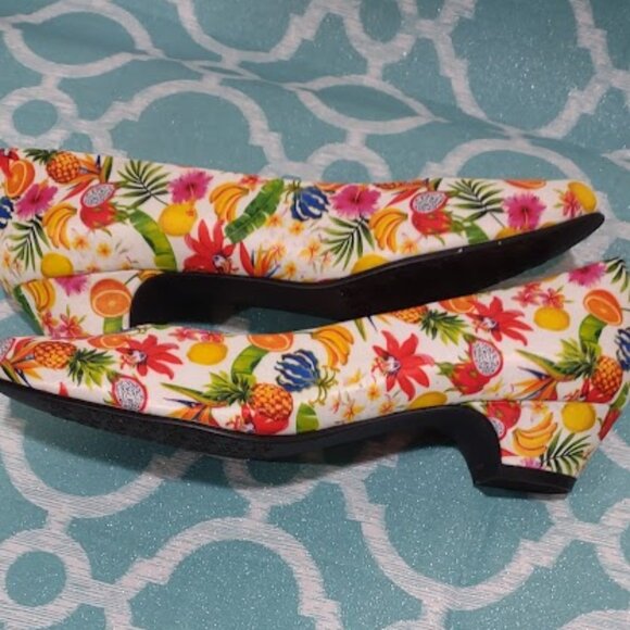 SOFT STYLE HUSH PUPPIES LOW HEEL PUMP TROPICAL FRUIT PRINT SUMMER SIZE 7 1/2 - Picture 2 of 11